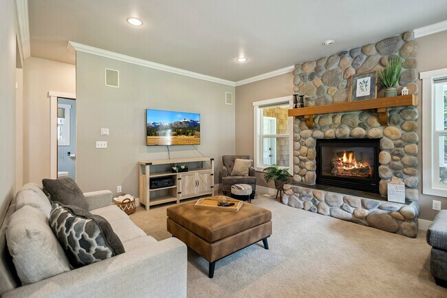 Building Photo - 37909 Theo Ln