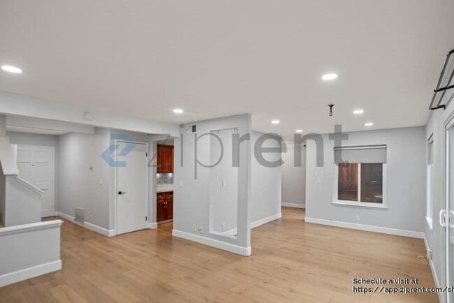 Building Photo - 567 Blue Jay Dr