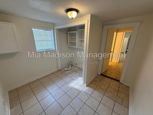 Building Photo - 211 W 59th St