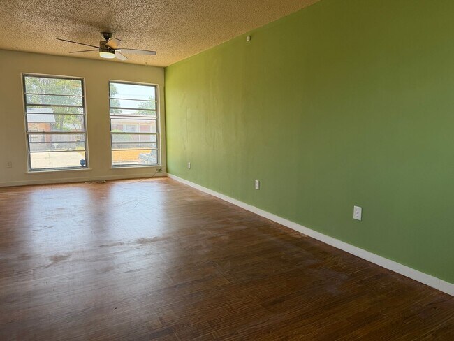 Building Photo - 5305 NW Ash Ave