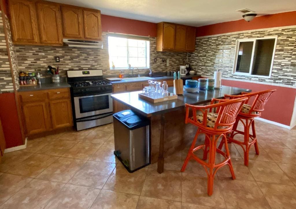 Building Photo - 6413 Center St