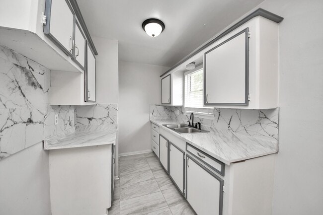 Building Photo - 4830 Ridgestone St