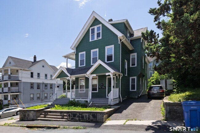 Building Photo - 95 Sunnyside Ave