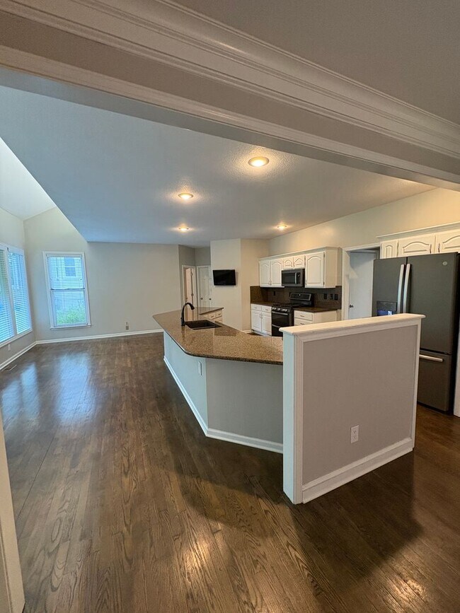 Building Photo - 4 bed/4.5 bath Overland Park Home w/seasonal Pool/Park/Trail in Blue Valley!!