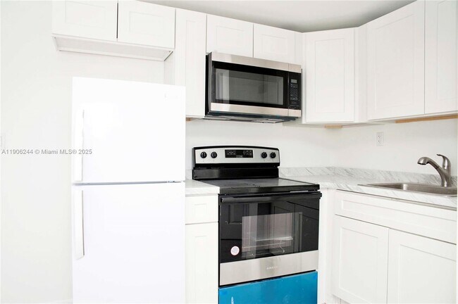 Building Photo - 1323 N Federal Hwy