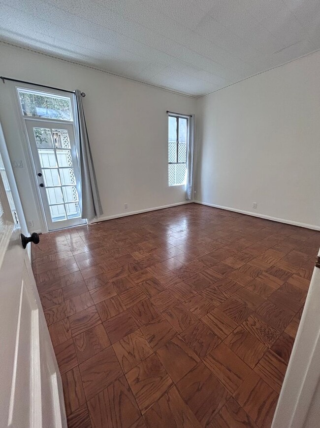 Building Photo - 9080 Shoreham Dr