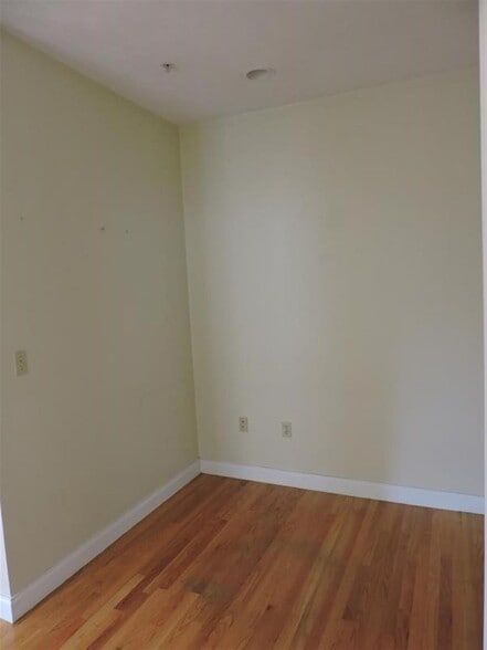 Building Photo - 454 Green St