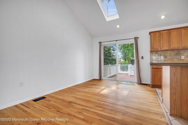 Building Photo - 1802 Holbrook St
