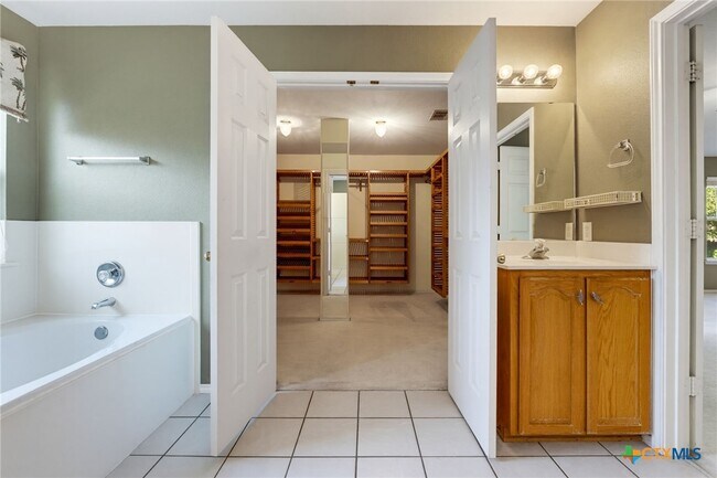 Building Photo - 2416 Catawba Loop