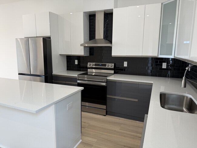 Building Photo - 105 Hart Ln