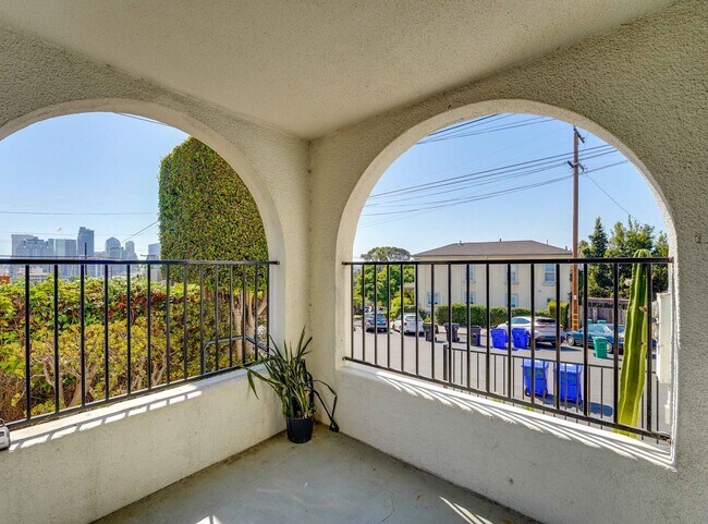 Building Photo - Albatross South