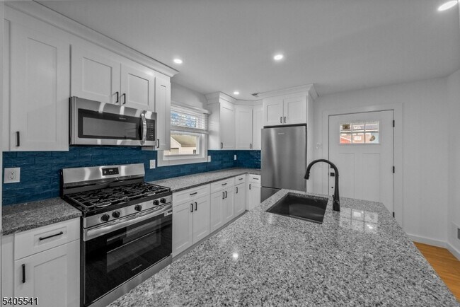 Building Photo - 80 Anderson St