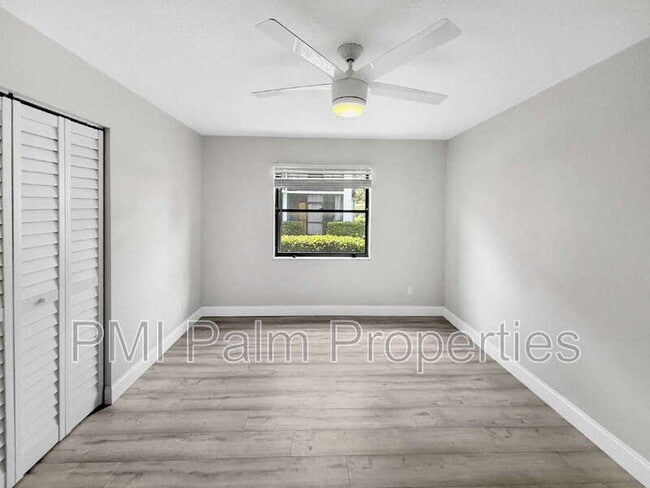 Building Photo - 1291 SE Parkview Pl