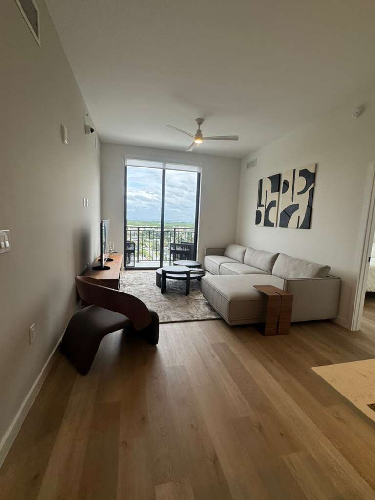 Building Photo - 112 SE 2nd Ave