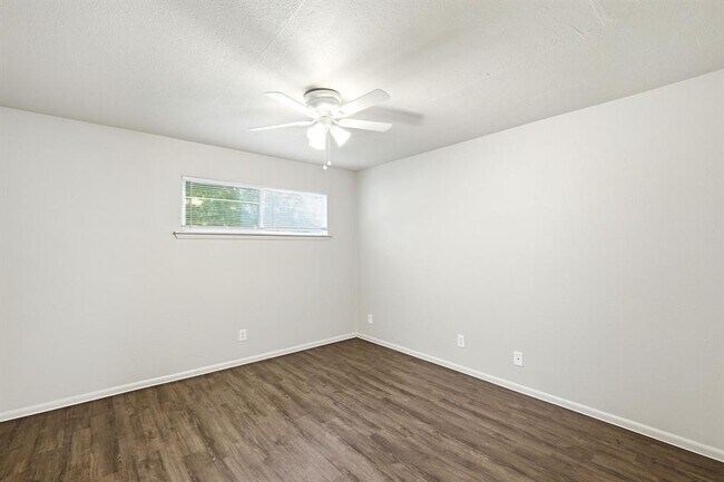 Building Photo - 2319 Greenfield Pkwy