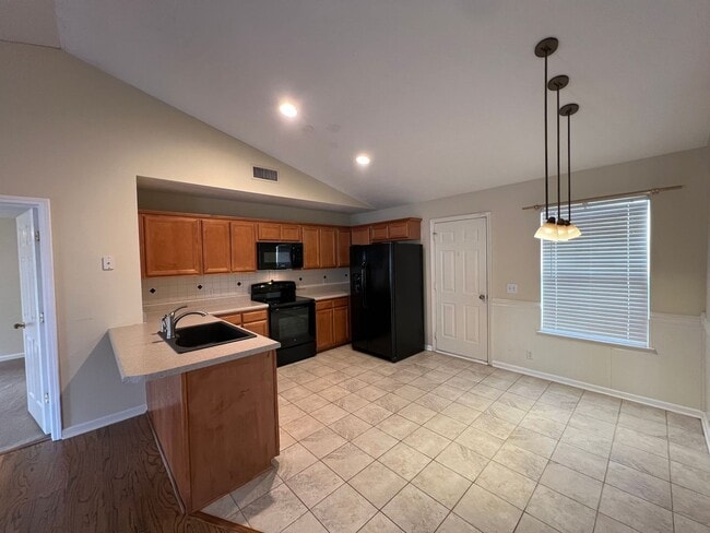 Building Photo - Available Now 3 BR 2 Bath Home in Lavernge with Fenced in Backyard!