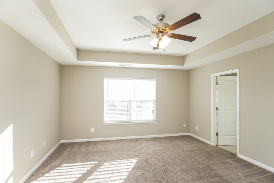 Building Photo - 707 Fieldcrest Dr