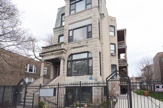 Building Photo - 1009 N Sacramento Ave