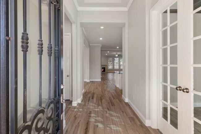 Building Photo - 18855 Collins View Dr
