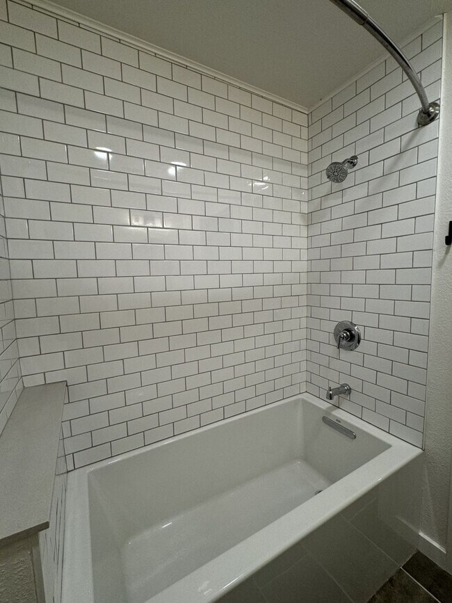 Building Photo - 1604 Square foot modern multi level home minutes from Occidental, storage, primary suite, large y...