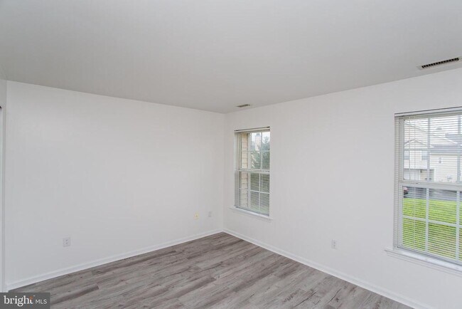 Building Photo - 1108 Julian Dr W
