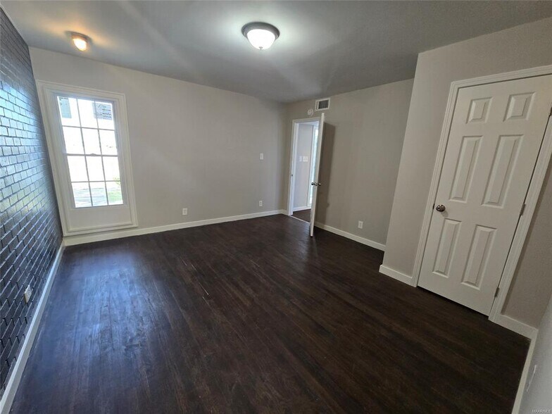 Building Photo - 3709 Wesley Dr