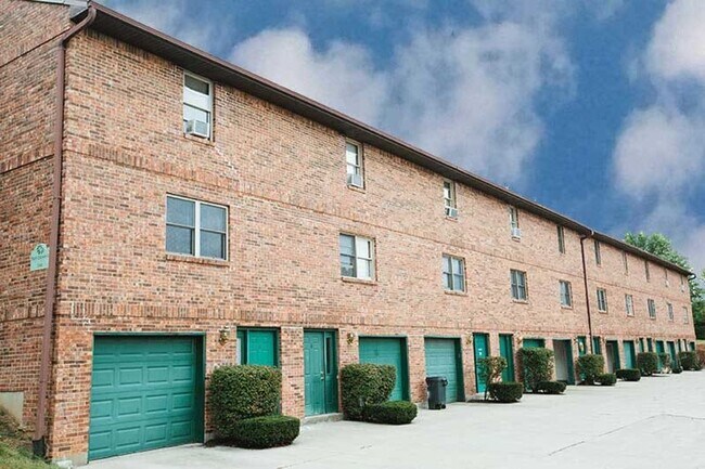 Building Photo - Troy Crossing - 2 Bedroom & 1.5 Bath Townh...