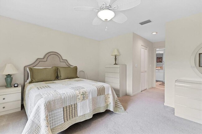 Building Photo - 3946 Wilshire Cir E