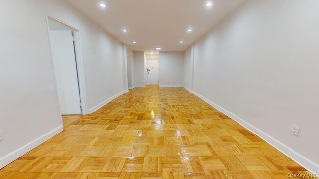 Building Photo - 66-15 Thornton Pl