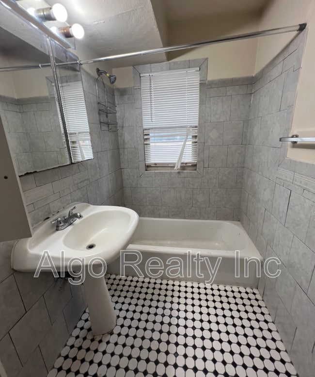 Building Photo - 2419 Plymouth Ave N