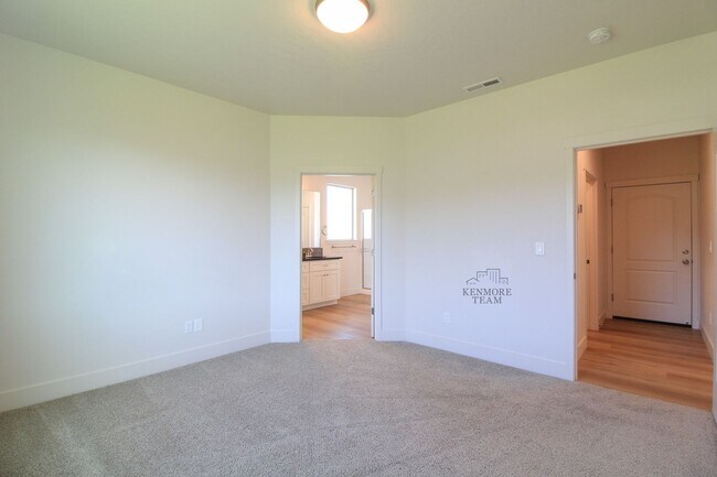 Building Photo - 4 Bedroom, 2 Bath Home in Richland