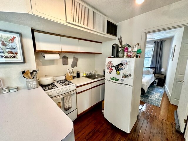 Building Photo - 13 Charter St