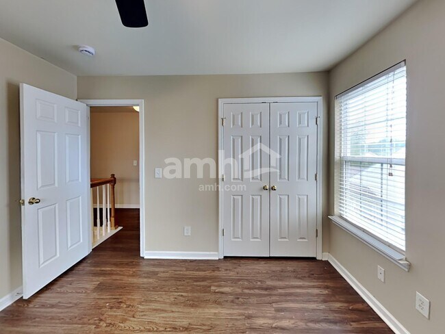 Building Photo - 1007 Vanguard Dr