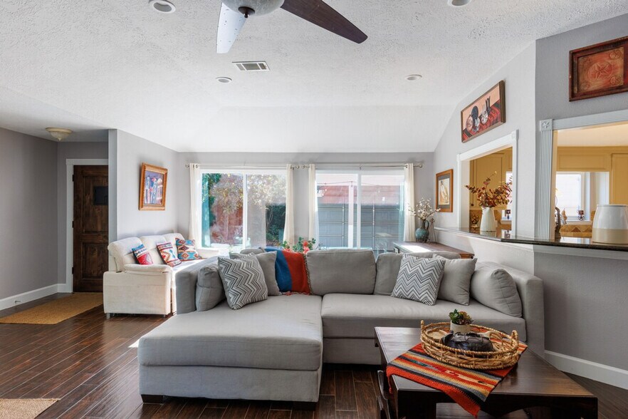 Primary Photo - 15818 Val Vista Dr