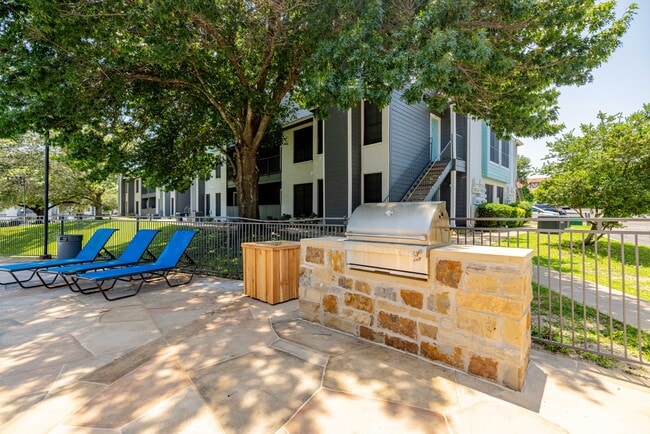 Building Photo - Woodhollow Apartments