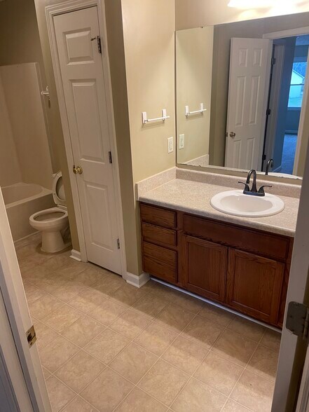 Building Photo - 630 Eugene Ct