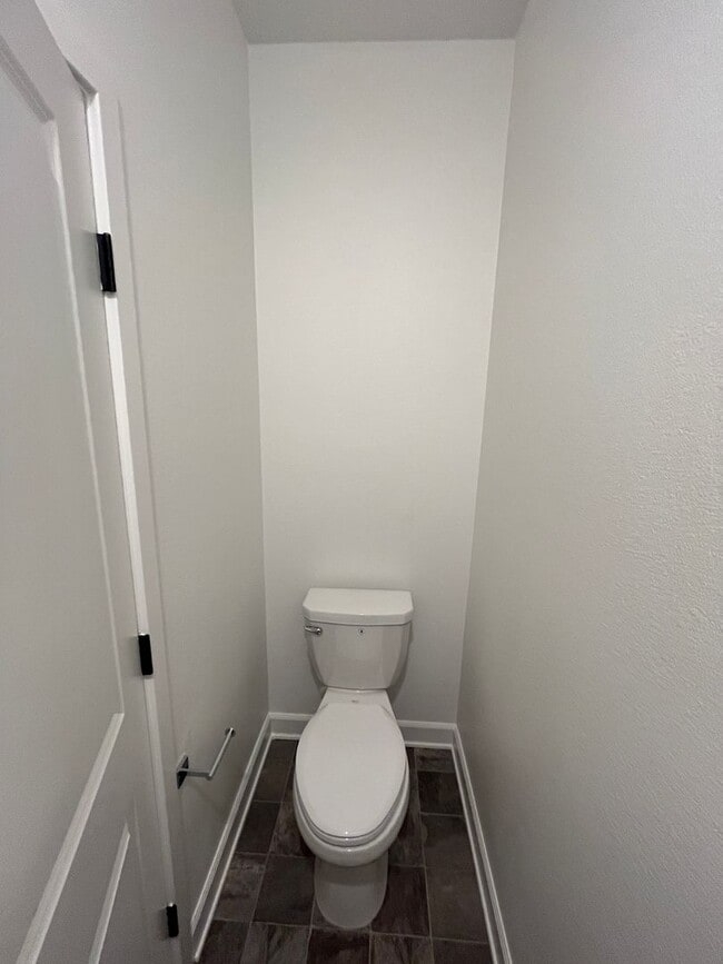 Building Photo - Welcome to modern living in the sought-after Rancho Peñasquitos neighborhood!