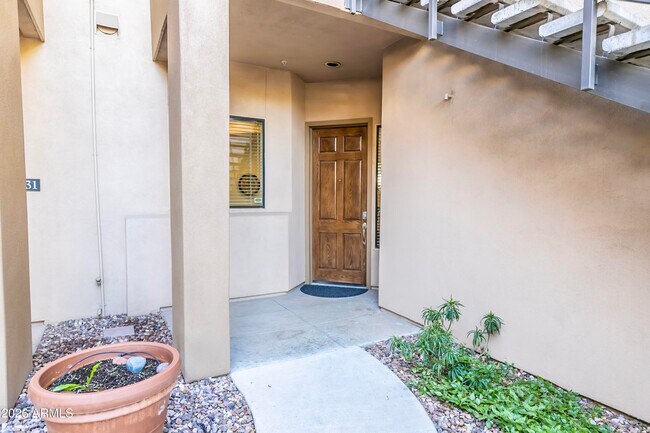 Building Photo - 7027 N Scottsdale Rd