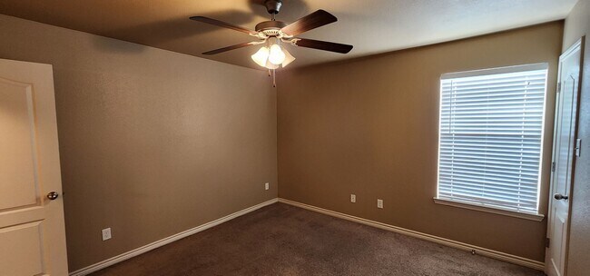 Building Photo - Beautiful 2 bed/2 bath near Clear Creek gate Available 8/13