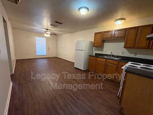 Building Photo - 1112 Williams Ave