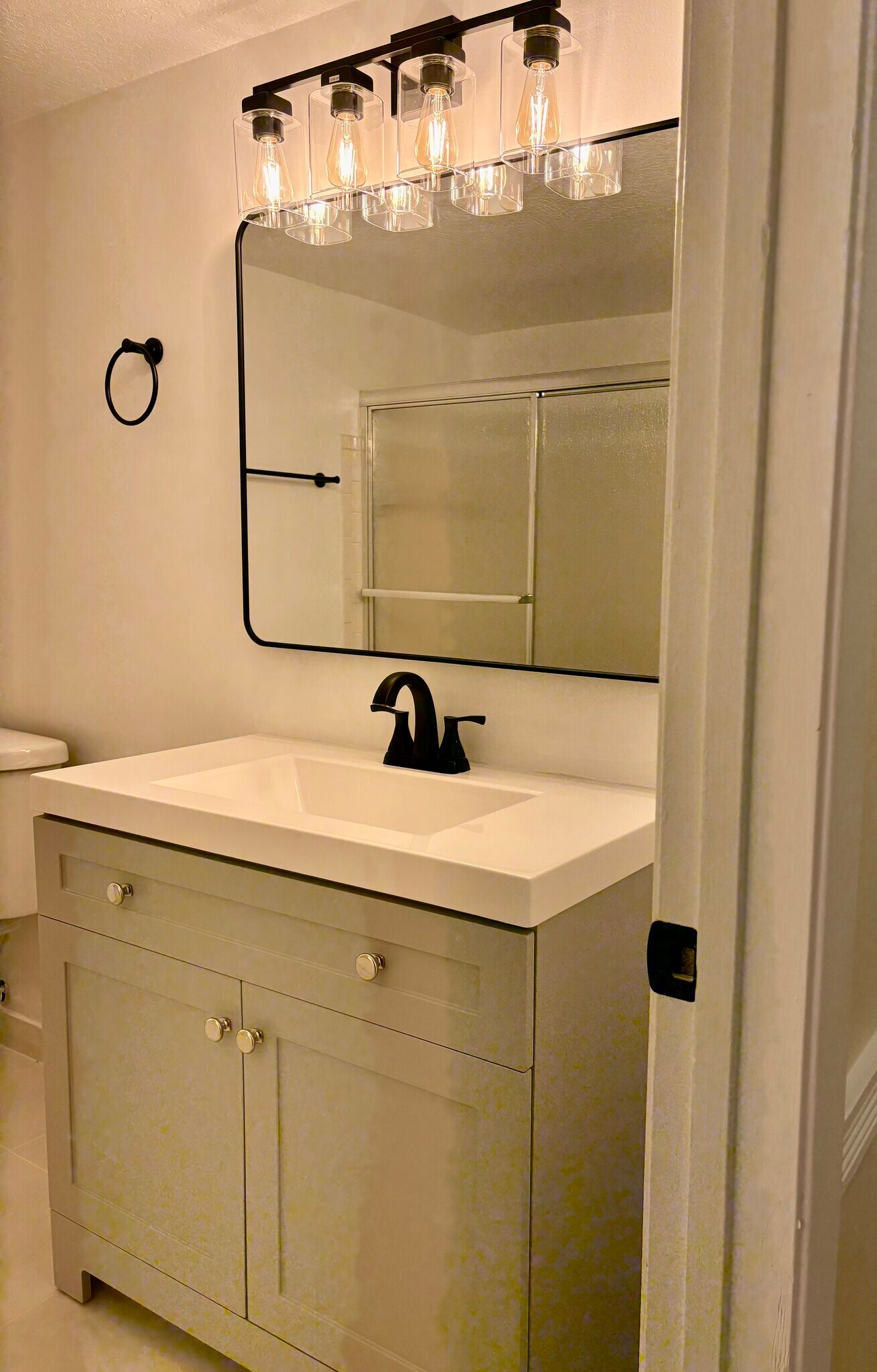 Building Photo - 2717 S Oakland Forest Dr