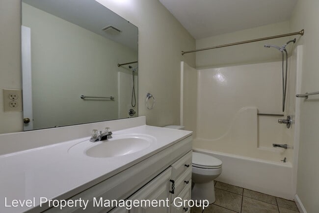 Building Photo - 2 br, 2 bath House - 320 Volanta Ave. D-2