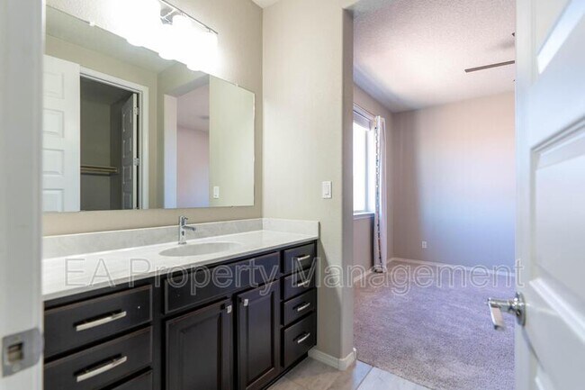 Building Photo - 827 Mesa Roja Trail NE