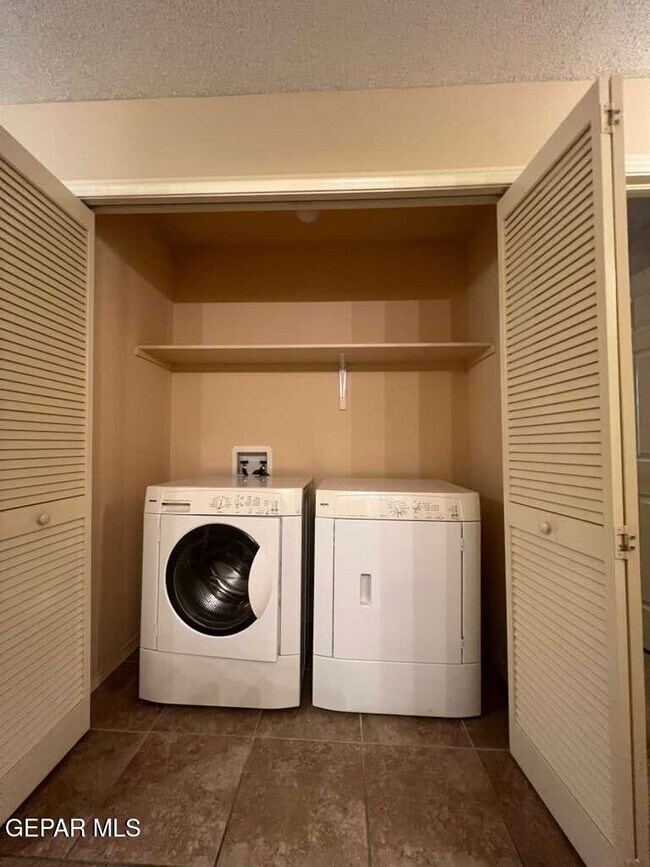Building Photo - 6700 Hermoso Del Sol Dr