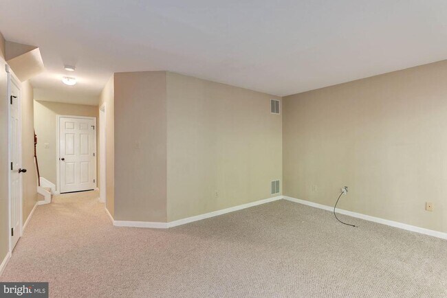 Building Photo - 1264 Quaker Hill Dr