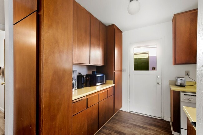 Building Photo - 2 Bedroom 2 Bedroom Home in East Davis with solar