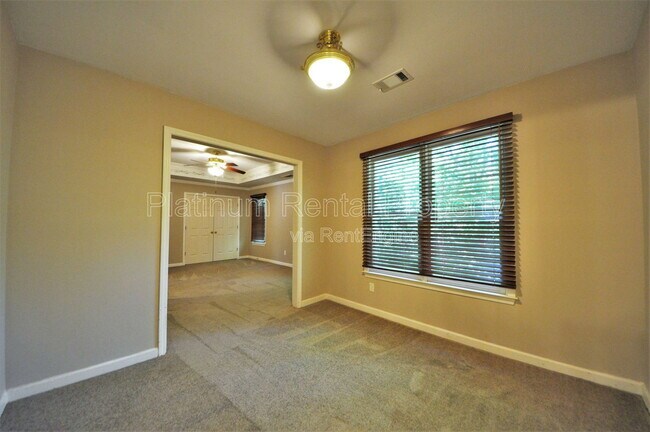 Building Photo - 7115 Red Fox Ln