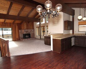Building Photo - 830 Oriole Way