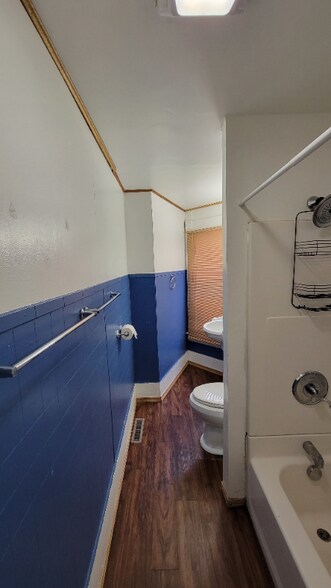 Building Photo - 1918 Hughitt Ave