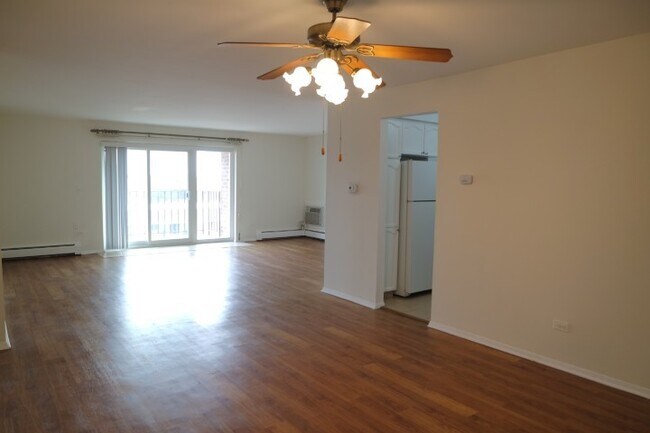 Building Photo - 10353 Dearlove Rd